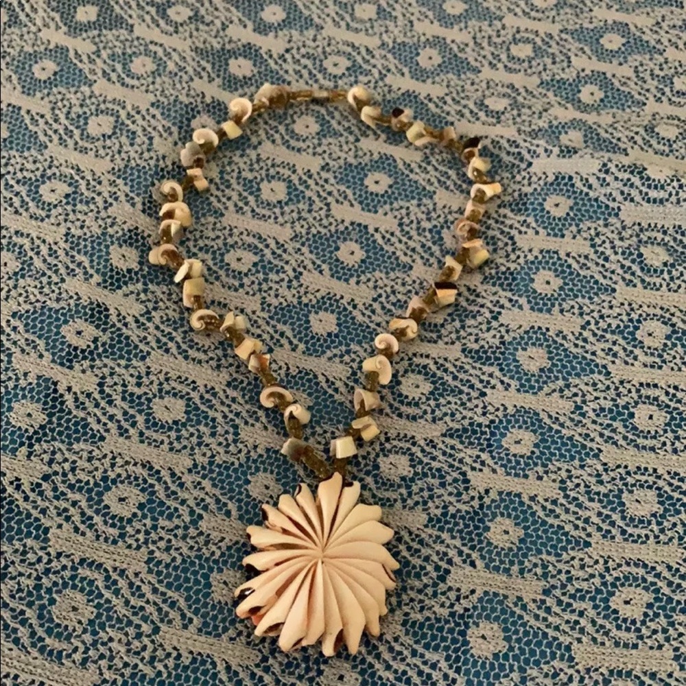 Shell Necklace Pre Owned Vintage